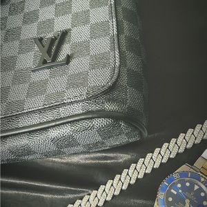 Meet your Posher, Adan